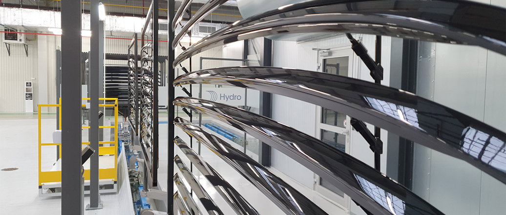 Wet-painting aluminum profiles